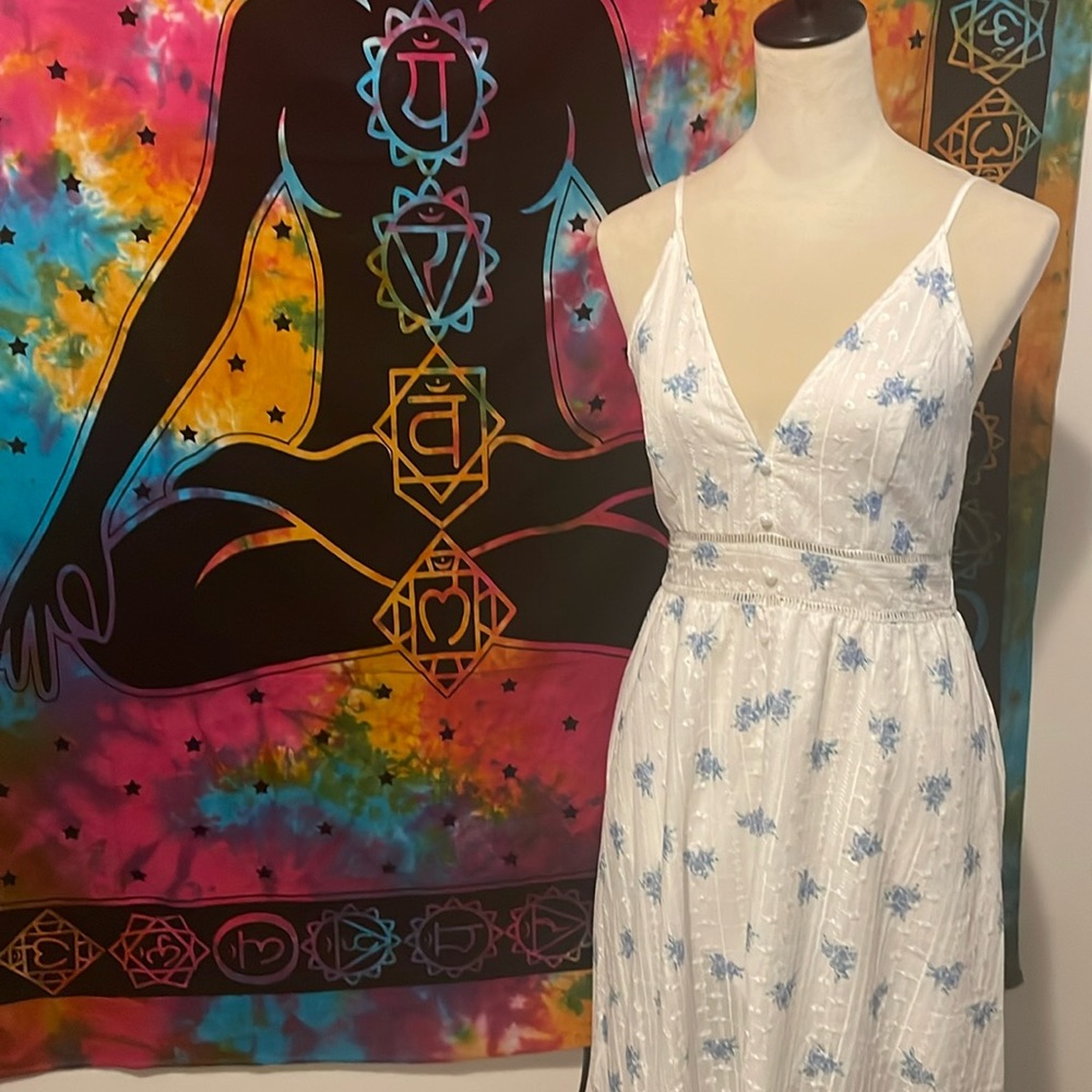 Floral long dress size M with pearl like buttons NWT!